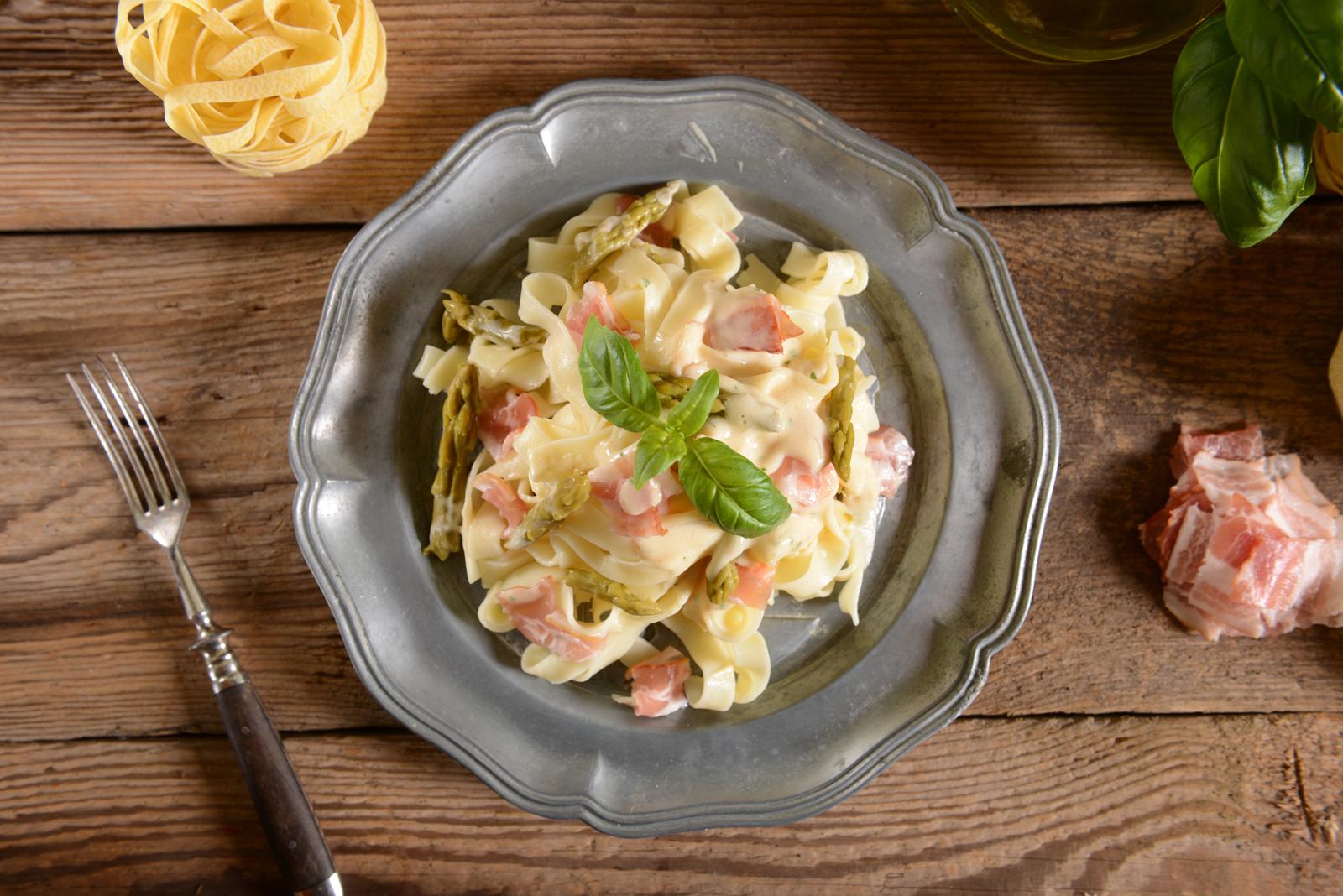 Pasta asparagi e pancetta