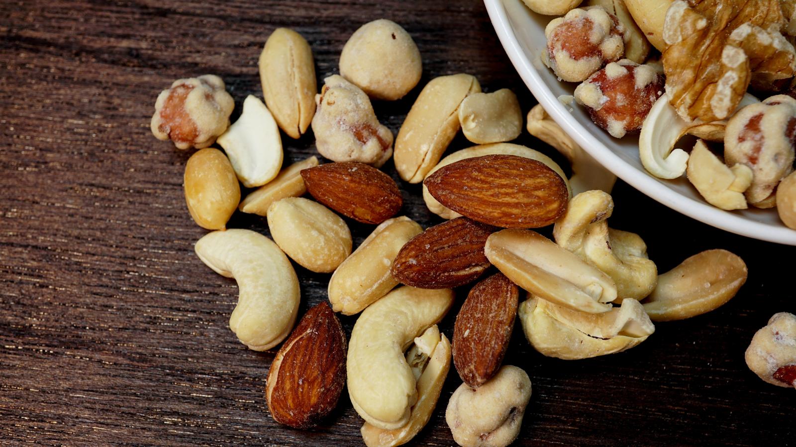 Le noccioline fanno ingrassare?